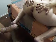 پیشخدمت بر روی دانلو ...