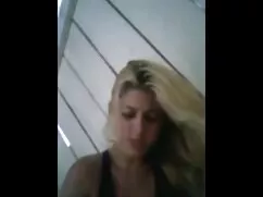 آلیس با لذت, و به نظ ...